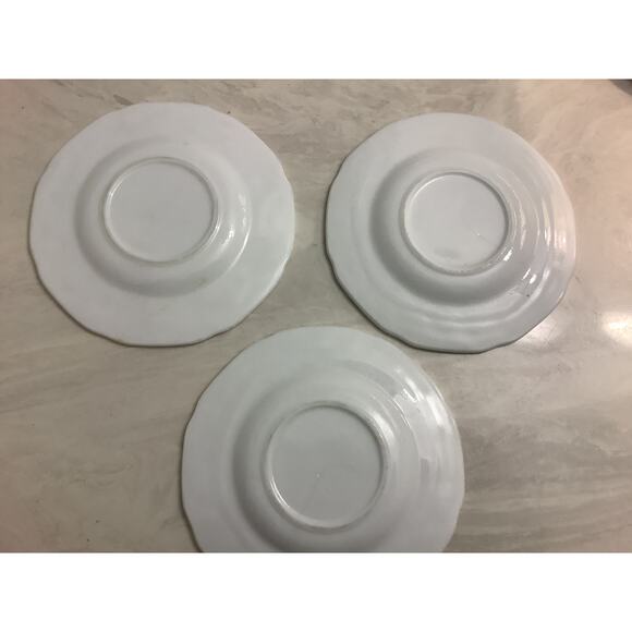 Set Of 3 Vintage Milk Glass Dessert Plates Grape Vine Pattern 6.25" Diameter - Picture 3 of 3